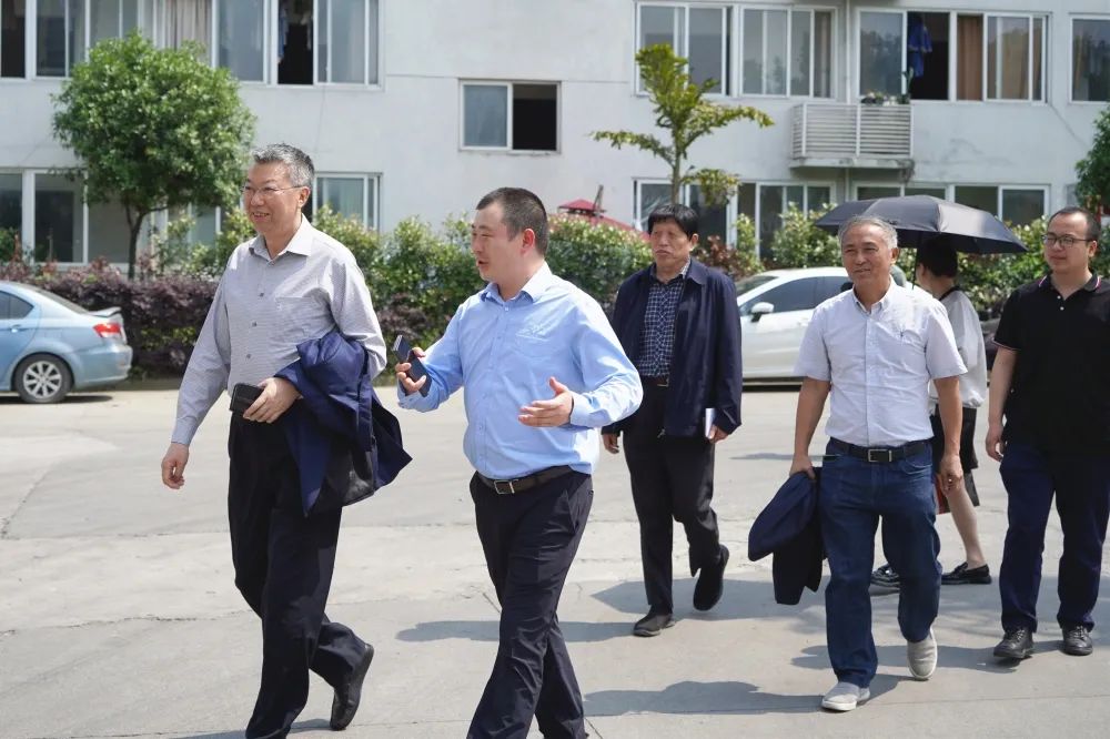 藍海智裝近日受到了一位省優秀專家的特別訪問