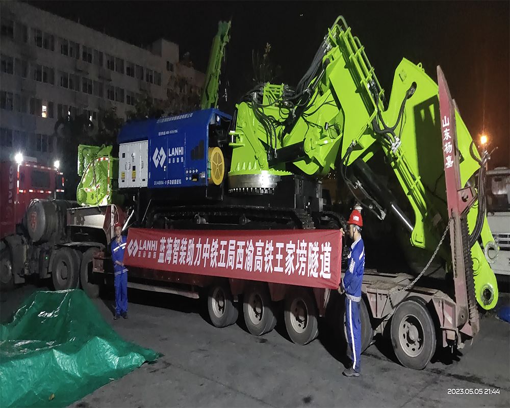 藍海智裝多功能掘進機助力中鐵五局