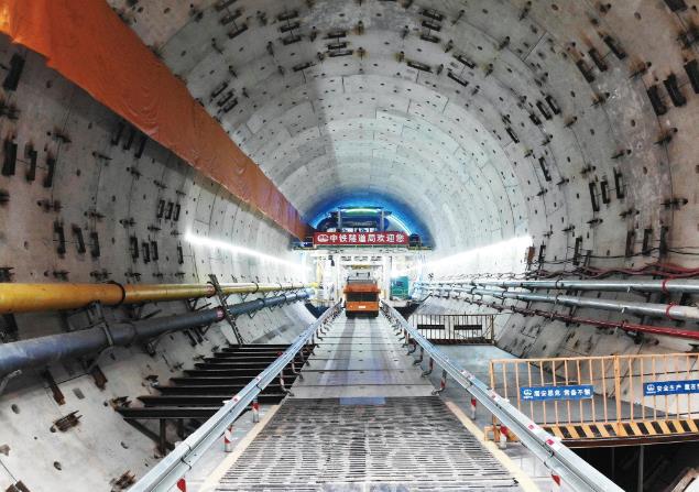 傳統(tǒng)的隧道施工正在向著智能化與信息化轉(zhuǎn)變 傳統(tǒng)的隧道施工正在向著智能化與信息化轉(zhuǎn)變